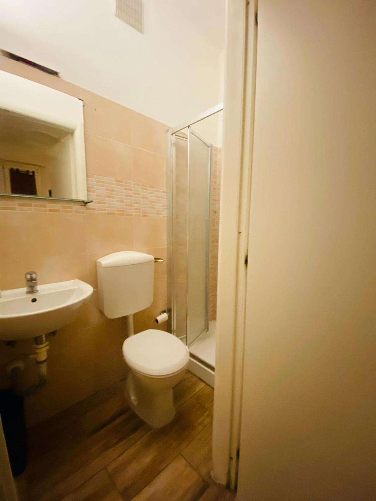 Europe Station Rooms Parma Buitenkant foto