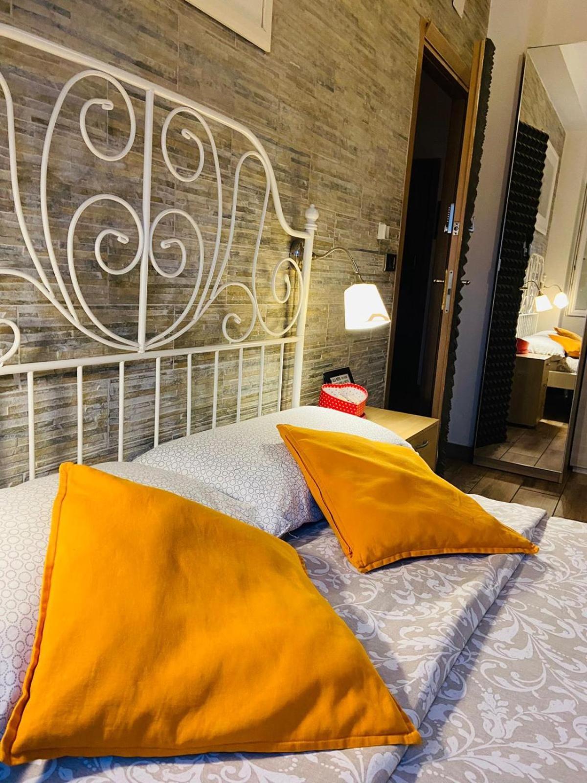 Europe Station Rooms Parma Buitenkant foto